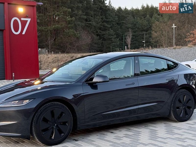 Седан Tesla Model 3 2024 в Львове