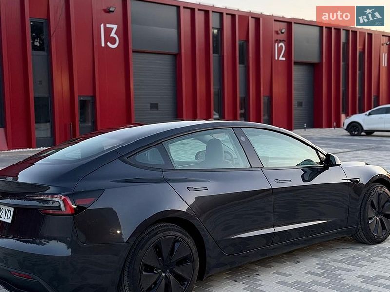 Седан Tesla Model 3 2024 в Львове