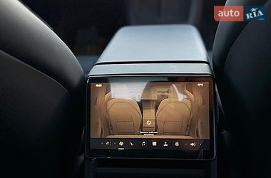Седан Tesla Model 3 2024 в Львове