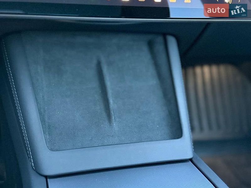 Седан Tesla Model 3 2024 в Львове