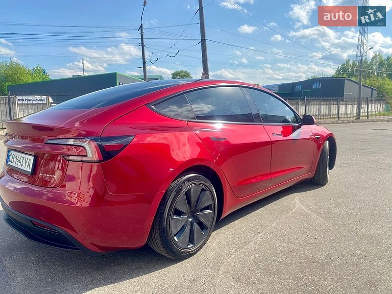 Седан Tesla Model 3 2024 в Чернигове