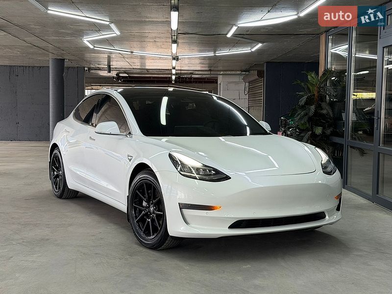 Седан Tesla Model 3 2019 в Одесі