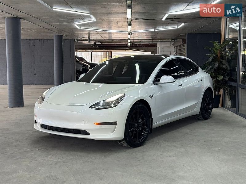 Седан Tesla Model 3 2019 в Одесі