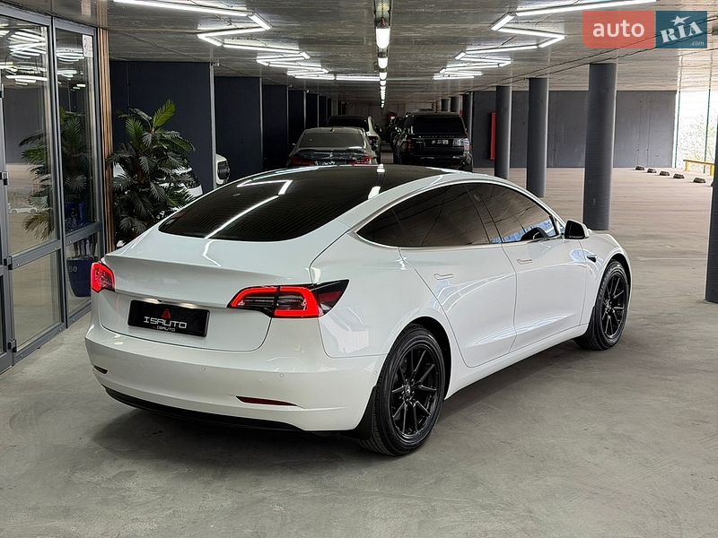 Седан Tesla Model 3 2019 в Одесі