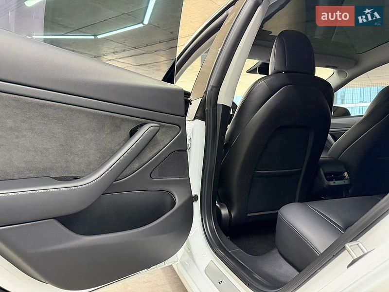 Седан Tesla Model 3 2019 в Одесі