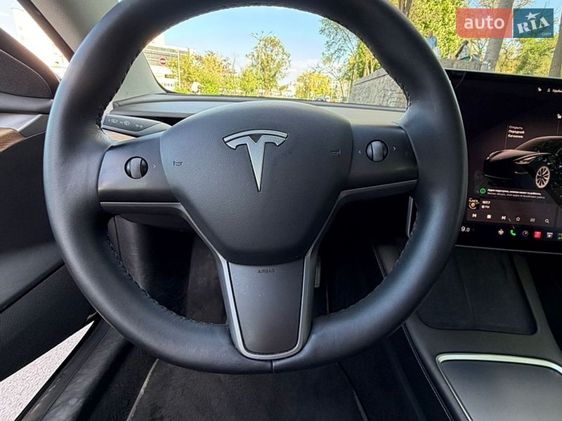 Седан Tesla Model 3 2022 в Днепре