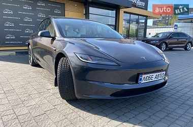 Седан Tesla Model 3 2024 в Львове