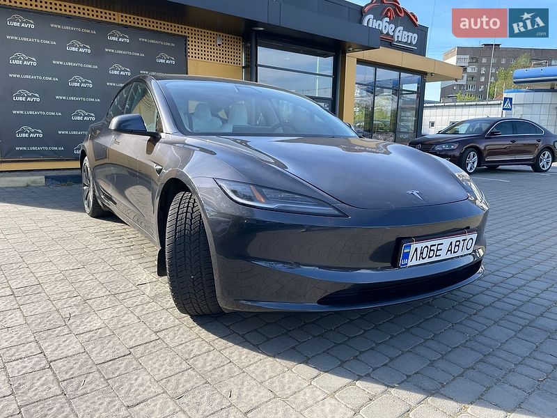 Седан Tesla Model 3 2024 в Львове