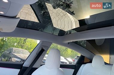 Седан Tesla Model 3 2024 в Львове