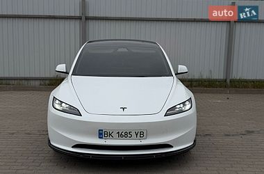 Седан Tesla Model 3 2025 в Дубно
