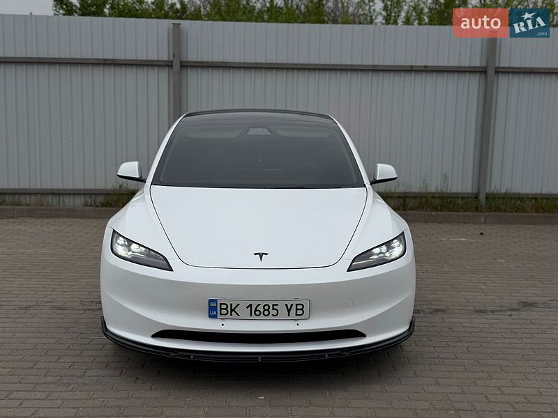 Седан Tesla Model 3 2025 в Дубно