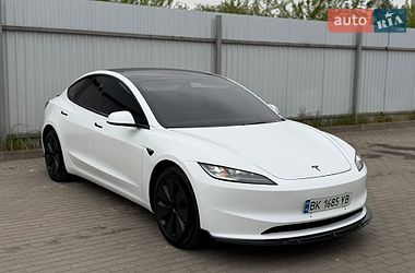 Седан Tesla Model 3 2025 в Дубно