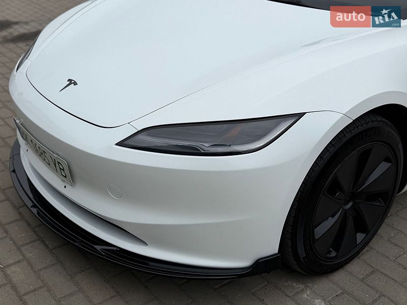 Седан Tesla Model 3 2025 в Дубно