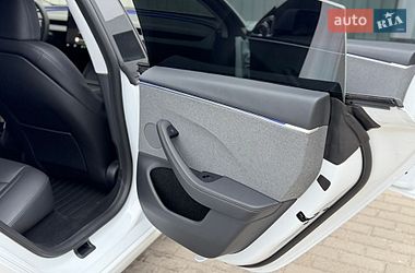 Седан Tesla Model 3 2025 в Дубно
