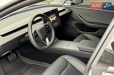 Седан Tesla Model 3 2025 в Дубно
