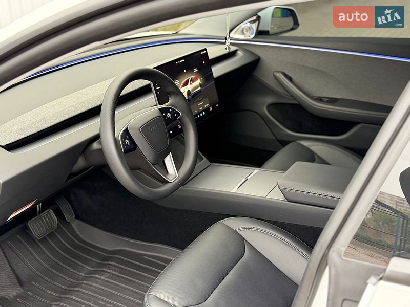 Седан Tesla Model 3 2025 в Дубно