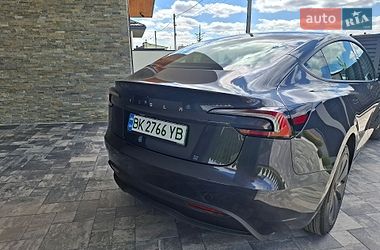 Седан Tesla Model 3 2025 в Ровно