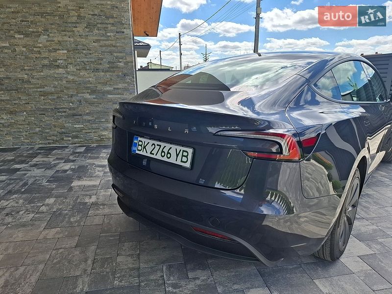Седан Tesla Model 3 2025 в Ровно