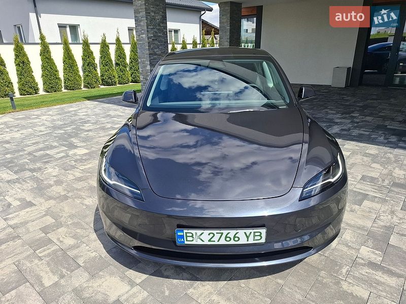 Седан Tesla Model 3 2025 в Ровно