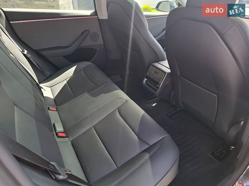 Седан Tesla Model 3 2025 в Ровно