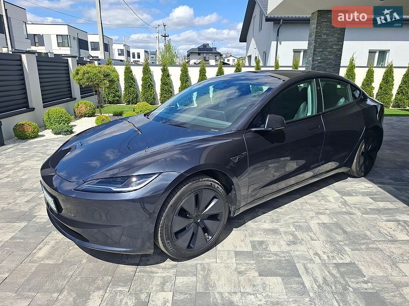 Седан Tesla Model 3 2025 в Ровно