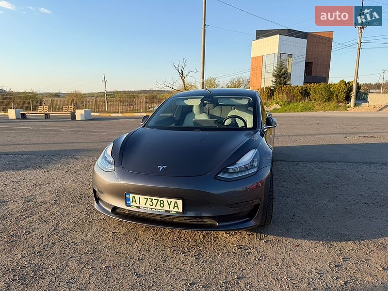Седан Tesla Model 3 2020 в Киеве