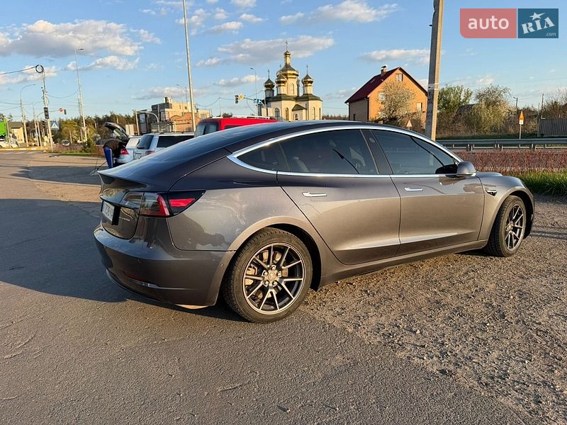 Седан Tesla Model 3 2020 в Киеве