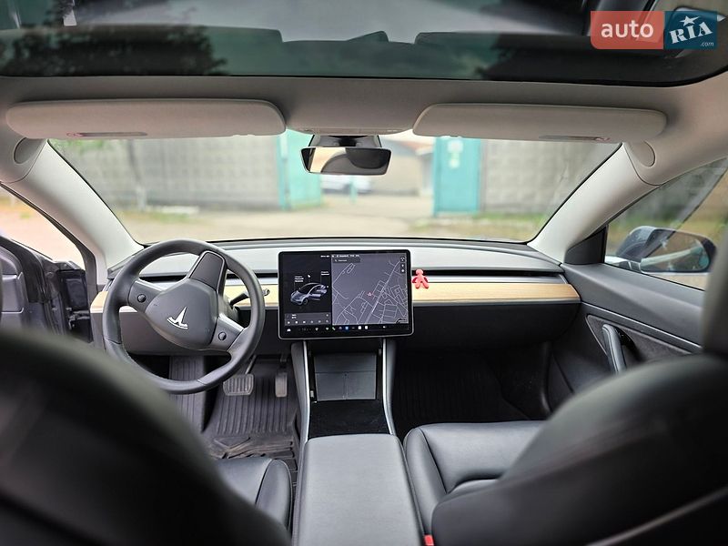 Седан Tesla Model 3 2020 в Киеве