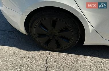 Седан Tesla Model 3 2024 в Тернополі