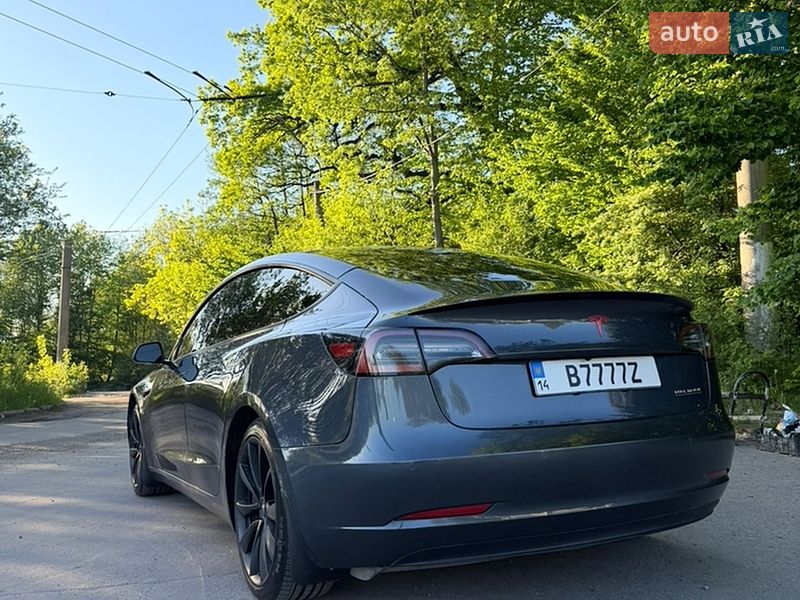 Седан Tesla Model 3 2021 в Львове