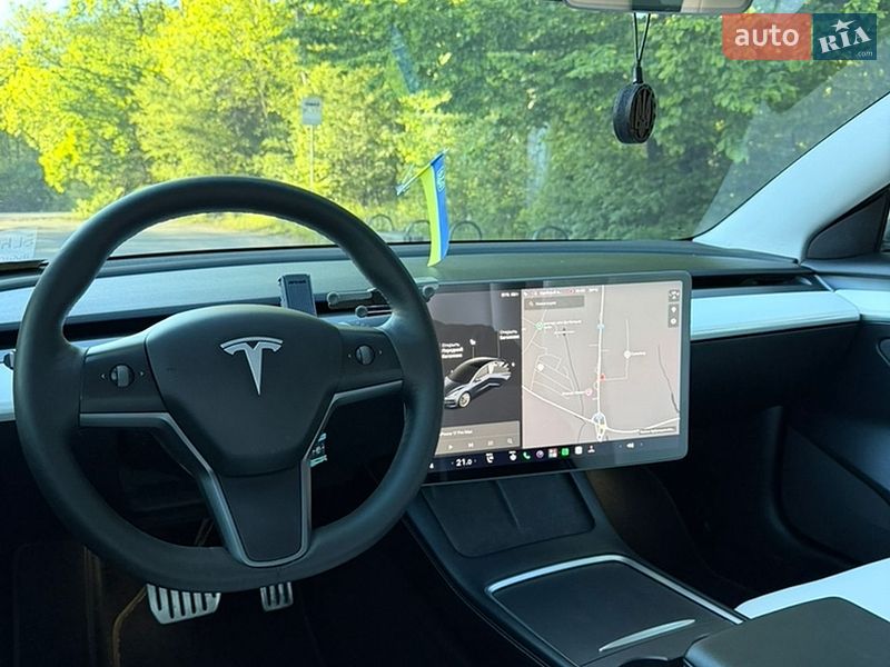 Седан Tesla Model 3 2021 в Львове