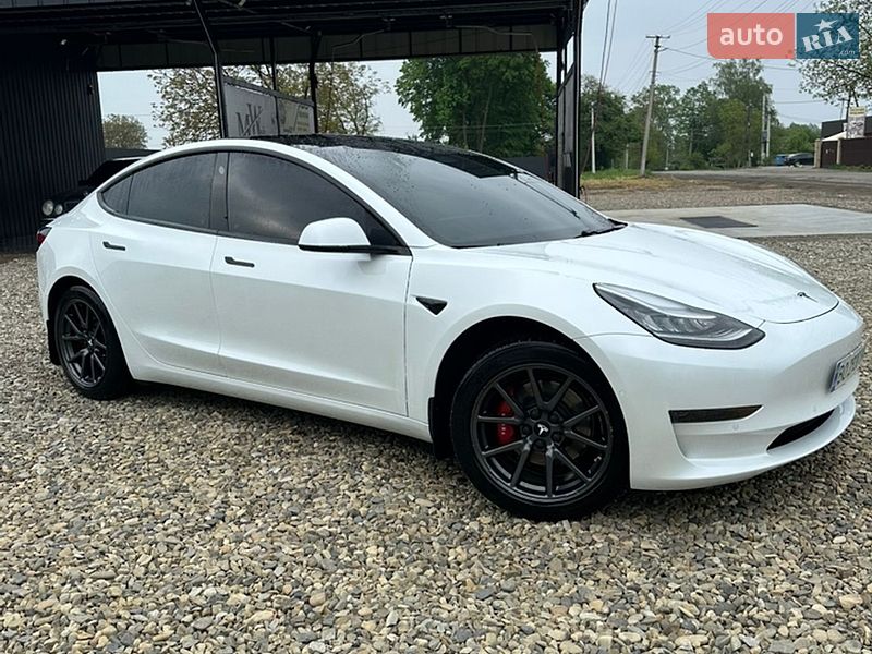 Седан Tesla Model 3 2019 в Черновцах