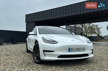 Седан Tesla Model 3 2019 в Черновцах