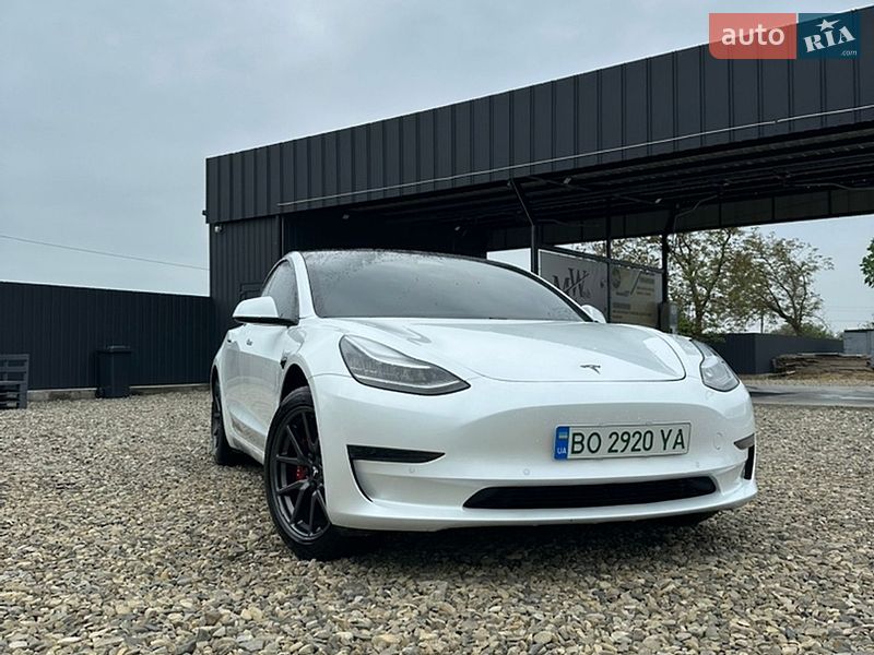 Седан Tesla Model 3 2019 в Черновцах