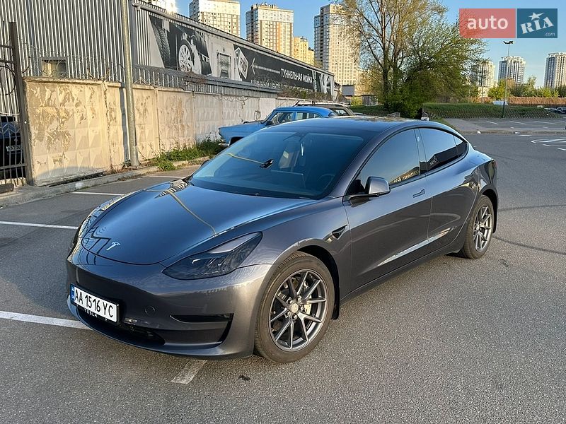 Седан Tesla Model 3 2023 в Киеве