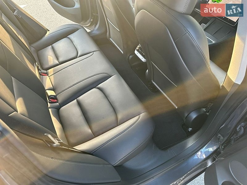 Седан Tesla Model 3 2023 в Киеве