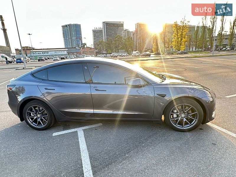 Седан Tesla Model 3 2023 в Киеве