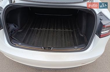 Седан Tesla Model 3 2022 в Кривом Роге