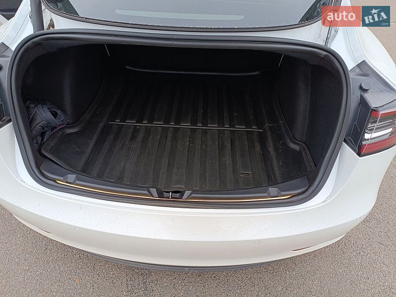 Седан Tesla Model 3 2022 в Кривом Роге