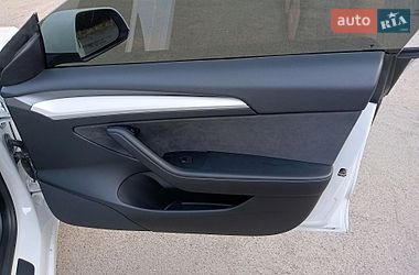 Седан Tesla Model 3 2022 в Кривом Роге