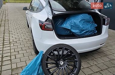 Седан Tesla Model 3 2022 в Черкассах