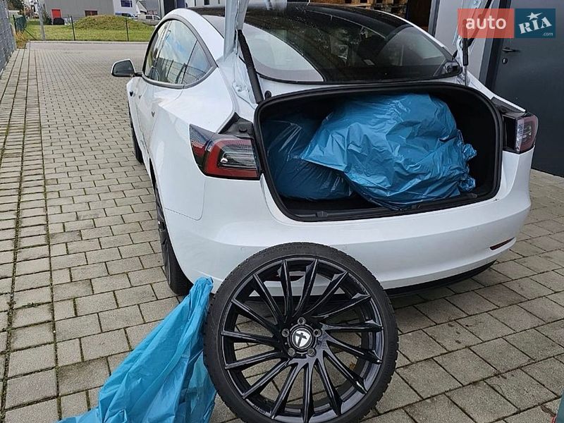 Седан Tesla Model 3 2022 в Черкассах