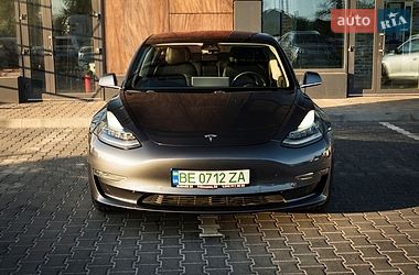 Седан Tesla Model 3 2018 в Києві