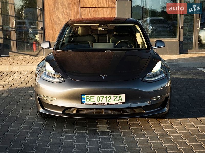 Седан Tesla Model 3 2018 в Києві