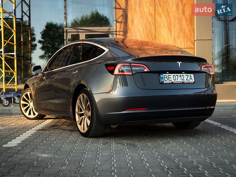 Седан Tesla Model 3 2018 в Києві