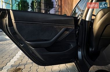 Седан Tesla Model 3 2018 в Києві