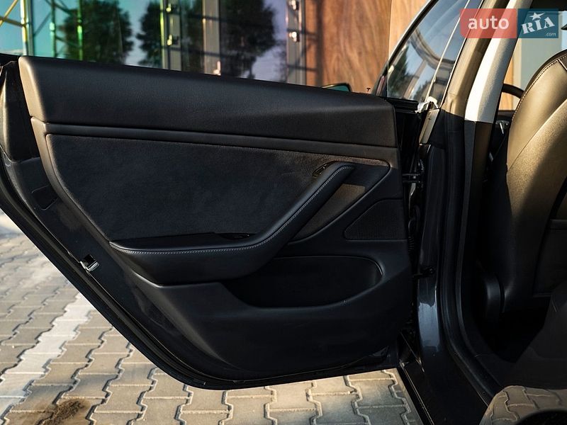Седан Tesla Model 3 2018 в Києві