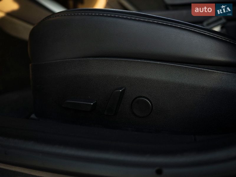 Седан Tesla Model 3 2018 в Києві