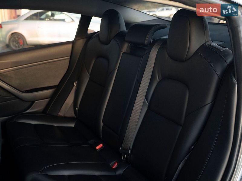 Седан Tesla Model 3 2018 в Києві