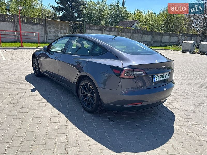 Седан Tesla Model 3 2022 в Виннице